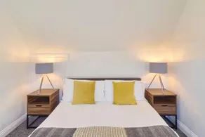Host & Stay - King's Corner - Image 4