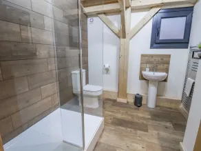 LADY BAGOTS CABIN, pet friendly, character holiday cottage in Ruthin - Image 3