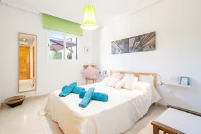 Holiday Home 'Can Tomeu' with Shared Pool, Wi-Fi and Air Conditioning - Image 4