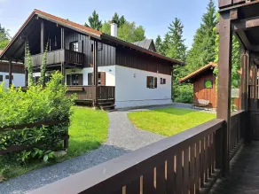 Vacation home with balcony and terrace - Image 3