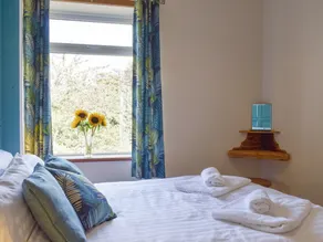 A beautiful cottage boasting wonderful views over the surrounding Colne Valley. - Image 5