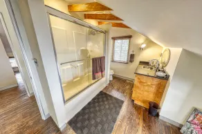 Modern Chalet, 2 Acre lot, HOT TUB and NEW OUTDOOR FIREPIT - Image 3