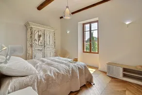 Prestigious property with 10 bedrooms, in Roussillons on 2 ha of land - Image 5