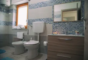 APARTAMENTOS A ALGUNS PASSOS DO MAR COM GRANDES ESPAÇOS AO AR LIVRE E WIFI - Image 4