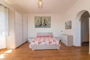 Grande Appartamento with Hills View, Wi-Fi & Terrace - Image 4
