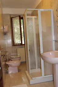 Spaziosa villa in pietra nel cuore della Toscana - Image 3