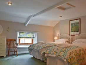 2 bedroom accommodation in Leyburn - Image 5