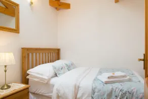 2 Bed Heritage Apartment Within Grade 2 Listed Country House, 200m to beach - Image 5