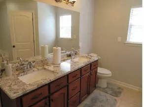 Cheerful 4 Bedroom with indoor fireplce, Fence in yard, Screen in back deck,  - Image 3