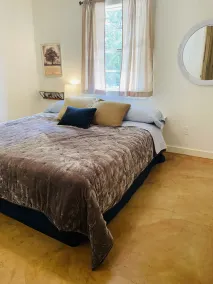 #2 Quaint apartment - Image 5