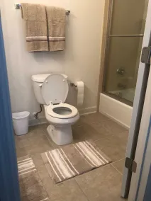 Lovely 2-bedroom condo with pool - Image 3
