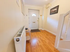 2-bedroom House Near Town With Superfast Wi-fi - Image 2