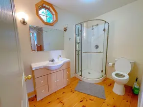 Cozy Pigeon Lake Cottage - Image 2