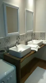 Farm dating from 1870 for lovers of the great outdoors. Sleeps 8-10 in the Cézallier. - Image 2