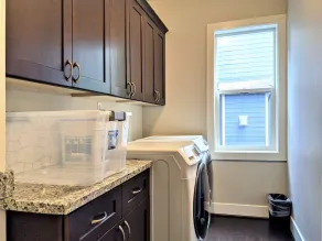 Gorgeous home surrounded by woods near Redmond, family friendly, peaceful! - Image 2