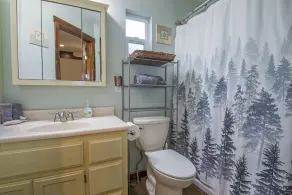 Blue Spruce Guesthouse - Walkable to river trail and downtown Bend - Image 3