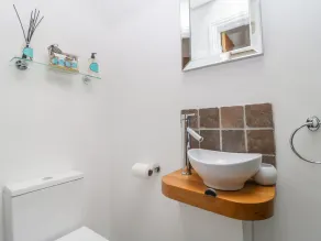 BOUNDARY BARN, family friendly, country holiday cottage in Dundry - Image 2