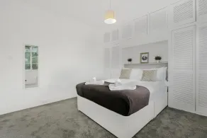 Spacious 5-Bedroom 2-Bath Home in Stanwell - Image 5