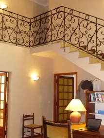 Grande demeure avec piscine privée  sécurisée 10X5, avec terrain arborée - Image 3