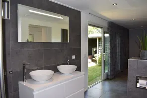 Luxury holiday home, quiet location and near the beach, suitable for seniors - Image 4