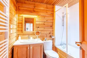 Chalet Buddies - Large chalet with jacuzzi and sauna - Image 3