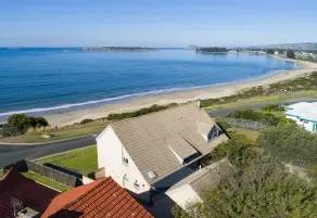 Holiday on Hayward - the ultimate beachfront holiday home, family friendly  - Image 5