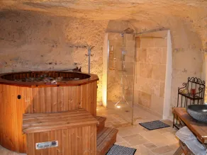 Maison troglodyte de charme avec salle de jeux et spa à Vouvray - Image 2