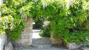 Beautiful Cotswolds farm house with period features and a beautiful garden. - Image 4
