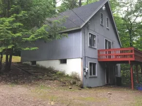 Ski chalet located in a quiet neighborhood - Image 5