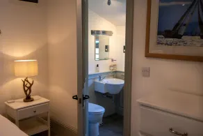 Tranquil Cottage in this Quiet Corner of The New Forest. - Image 2