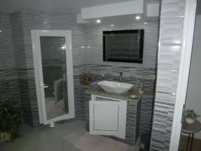 HOUSE with swimming pool - Image 2