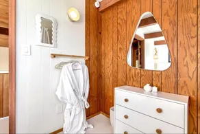 New! Des Moines Diamond Luxe Beachfront Getaway - Image 5
