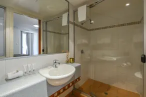 Burnett Riverside Hotel - Image 5