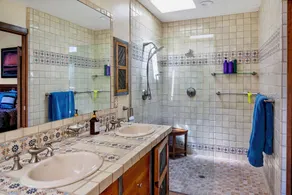 Private luxury Mountain View Retreat just  12 Minutes From The Santa Fe Plaza. - Image 4