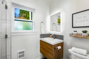 Walk to the waterfront! The South Sound Suite - Image 4