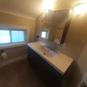 3 Bedrooms upstairs (Whole house without basement) - Image 3