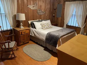 Secluded Cabin in the Woods, near Carolina Horse Park. - Image 4