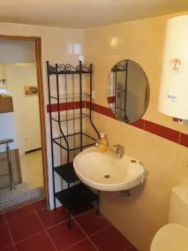 1 Bed Flat - Sleeps 2 - Parking - Wifi - Image 3