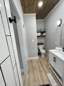 AMAZING LAKE VIEWS  DOUBLE DECK WITH HOT TUB AND 2 PORCH SWINGS - Image 4