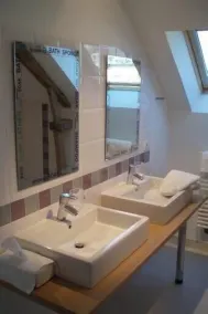 Casa a 10 minutos das praias, 7 pessoas, decoração elegante, totalmente equipada - Image 3