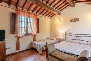 'Rosa Bianca' Room with Shared Pool, Wi-Fi and Air Conditioning - Image 5