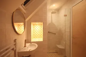Luxury Lakeside Lodge with Boutique Chic Interior - Image 3