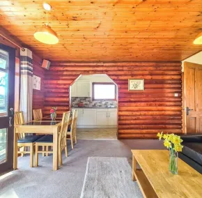Cosy log-cabin style lodge with outdoor Lay-Z-Spa in rural, North Cornwall. - Image 5