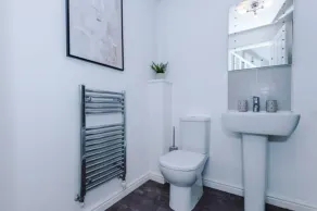 Lovely three bed home Manchester - Image 5
