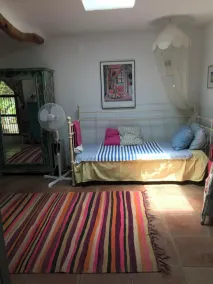 Fantastisk privat have og pool, rummelig villa beliggende omkring smuk gårdhave - Image 5