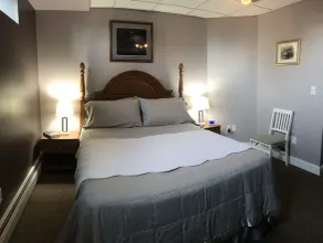 Inviting vacation apt. in town w A/C, short walk to Lk Superior, Food Trk, Pub - Image 5