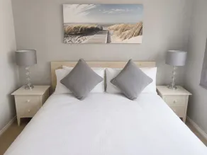 Coastal Chalet Retreat in St Margaret's Bay - Image 5
