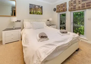 The Woodlands Retreat - Image 4