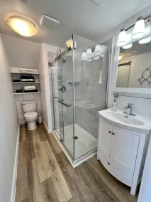 The cottage is bordering Lac Ouimet.  5 minutes from Mont-Tremblant Village - Image 4