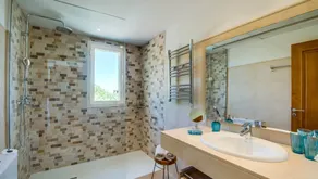Maison de vacances de luxe avec vue sur la mer directement au-dessus de la plage de Cala Mesquida - Image 2